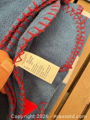 MaxSold Auction: American Eagle Single/Twin Bedding Set — Duvet Cover & Sheets - North Vancouver (British Columbia, Canada) SELLER MANAGED Downsizing Online Auction - Broadview Drive