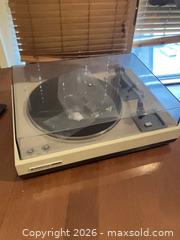 MaxSold Auction: Kenwood KD-2055 Turntable / Record Player Beige - Coquitlam (British Columbia, Canada) SELLER MANAGED Reseller Online Auction - Robson Drive