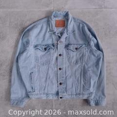 MaxSold Auction: Vintage Levi’s Denim Jacket – Made in Canada – Size Large – Great Condition - Toronto (Ontario, Canada) SELLER MANAGED Reseller Online Auction - Esandar Drive (STORAGE)