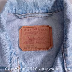 MaxSold Auction: Vintage Levi’s Denim Jacket – Made in Canada – Size Large – Great Condition - Toronto (Ontario, Canada) SELLER MANAGED Reseller Online Auction - Esandar Drive (STORAGE)