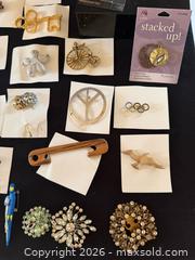 MaxSold Auction: Eclectic Vintage Brooches and Pins - Loomis (California, USA) PARTNER MANAGED Moving Online Auction - Brennans Road