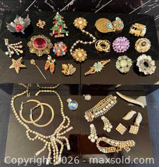 MaxSold Auction: Vintage Costume Jewelry – Brooches & Statement Pieces  - Loomis (California, USA) PARTNER MANAGED Moving Online Auction - Brennans Road