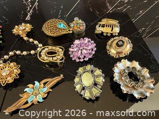MaxSold Auction: Vintage Costume Jewelry – Brooches & Statement Pieces  - Loomis (California, USA) PARTNER MANAGED Moving Online Auction - Brennans Road