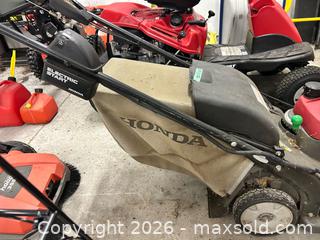 MaxSold Auction: Honda HRX 217 21in Self-Propelled Walk-Behind Mower - Campbellford (Ontario, Canada) PARTNER MANAGED Estate Sale Online Auction - Garry Street