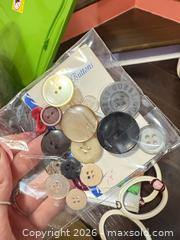 MaxSold Auction: Mixed vintage buttons  - Hamilton (Ontario, Canada) SELLER MANAGED Downsizing Online Auction - Kensington Avenue N