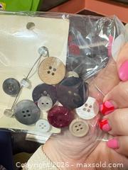 MaxSold Auction: Mixed vintage buttons  - Hamilton (Ontario, Canada) SELLER MANAGED Downsizing Online Auction - Kensington Avenue N