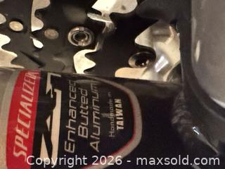 MaxSold Auction: Specialized Sequoia Road Bike and 2 Bike Pumps B - Richmond Hill (Ontario, Canada) Moving Online Auction - White Lodge Cresent