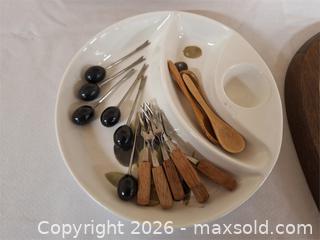 MaxSold Auction: Retro Serving Lot - Newburgh (Ontario, Canada) SELLER MANAGED Charity/Fundraising Online Auction - Academy Street