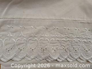 MaxSold Auction: Sheet Set - Newburgh (Ontario, Canada) SELLER MANAGED Charity/Fundraising Online Auction - Academy Street