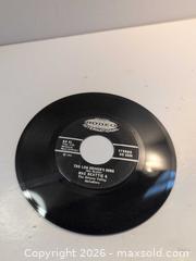 MaxSold Auction: Mac Beattie & The Ottawa Valley Melodiers — 7" Single (1969) - Victoria (British Columbia, Canada) SELLER MANAGED Reseller Online Auction - Island Highway (STORAGE)