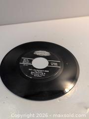 MaxSold Auction: Mac Beattie & The Ottawa Valley Melodiers — 7" Single (1969) - Victoria (British Columbia, Canada) SELLER MANAGED Reseller Online Auction - Island Highway (STORAGE)