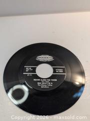 MaxSold Auction: Mac Beattie & The Ottawa Valley Melodiers — 7" Single (1969) - Victoria (British Columbia, Canada) SELLER MANAGED Reseller Online Auction - Island Highway (STORAGE)