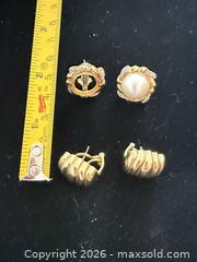MaxSold Auction: Gold Earrings A - Vancouver (British Columbia, Canada) Estate Sale Online Auction - Balaclava Street
