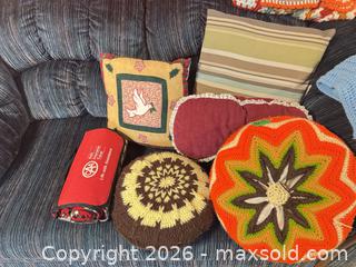 MaxSold Auction: Crochet Pillows and Fleece Throws B - Mississauga (Ontario, Canada) Estate Sale Online Auction - Teeswater Road