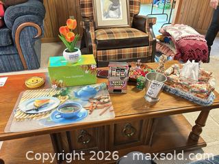 MaxSold Auction: Mixed Home Decor & Kitchen Collectibles Lot (Placemats, Mini Bank) B - Mississauga (Ontario, Canada) Estate Sale Online Auction - Teeswater Road