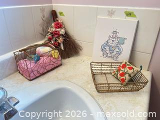 MaxSold Auction: Vintage Bathroom Decor, Figurines and More B - Mississauga (Ontario, Canada) Estate Sale Online Auction - Teeswater Road