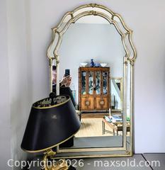 MaxSold Auction: LaBarge champagne gold keyhole mirror - Mississauga (Ontario, Canada) SELLER MANAGED Reseller Online Auction - Montevideo Road