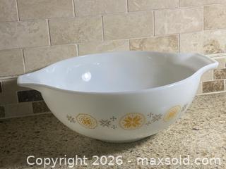 MaxSold Auction: Vintage Pyrex Cinderella Mixing Bowl in the Town and Country Pattern - Toronto (Ontario, Canada) SELLER MANAGED Downsizing Online Auction - O'connor Drive (CONDO)