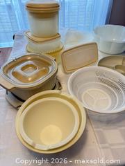 MaxSold Auction: Kitchen Set: Mixing Bowls, Storage, Colander, Tray, Covered Casserole - London (Ontario, Canada) PARTNER MANAGED Downsizing Online Auction - Reeves Avenue