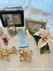 MaxSold Auction: Mixed Home Decor Lot: Picture Frames, Figurines, Lamp & More - London (Ontario, Canada) PARTNER MANAGED Downsizing Online Auction - Reeves Avenue