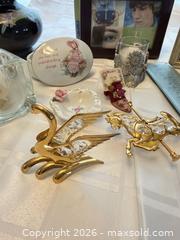 MaxSold Auction: Mixed Home Decor Lot: Picture Frames, Figurines, Lamp & More - London (Ontario, Canada) PARTNER MANAGED Downsizing Online Auction - Reeves Avenue