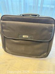 MaxSold Auction: Targus Black Nylon Laptop Bag / Briefcase Fits up to 15-inch - London (Ontario, Canada) PARTNER MANAGED Downsizing Online Auction - Reeves Avenue