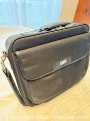 MaxSold Auction: Targus Black Nylon Laptop Bag / Briefcase Fits up to 15-inch - London (Ontario, Canada) PARTNER MANAGED Downsizing Online Auction - Reeves Avenue