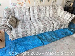 MaxSold Auction: Traditional Floral Fabric Sofa and Armchair Set - London (Ontario, Canada) PARTNER MANAGED Downsizing Online Auction - Reeves Avenue