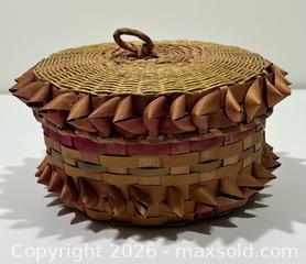 MaxSold Auction: Indigenous Mi'kmaq Handmade Woven Lidded Basket (a) - Burlington (Ontario, Canada) SELLER MANAGED Estate Sale Online Auction - Fairview Street (STORAGE)