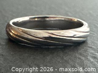 MaxSold Auction: 18K Gold Band Ring Marked 'AU18K TURKEY', Size 9 - Hamilton (Ontario, Canada) SELLER MANAGED Downsizing Online Auction -  Sherman Avenue South
