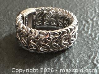 MaxSold Auction: 18K White Gold Ring with Woven Design and Diamond Accent - Hamilton (Ontario, Canada) SELLER MANAGED Downsizing Online Auction -  Sherman Avenue South