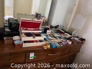 MaxSold Auction: Costume Jewelry and Accessories in Multiple Cases - Hamilton (Ontario, Canada) SELLER MANAGED Downsizing Online Auction -  Sherman Avenue South