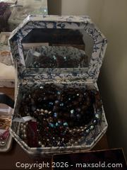 MaxSold Auction: Costume Jewelry and Accessories in Multiple Cases - Hamilton (Ontario, Canada) SELLER MANAGED Downsizing Online Auction -  Sherman Avenue South