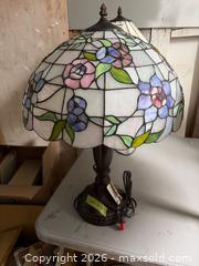 MaxSold Auction: Stained Glass Table Lamp with Floral Design  - Hamilton (Ontario, Canada) SELLER MANAGED Downsizing Online Auction -  Sherman Avenue South