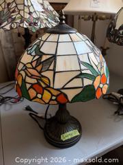MaxSold Auction: Stained Glass Table Lamp with Floral Design and Metal Base - Hamilton (Ontario, Canada) SELLER MANAGED Downsizing Online Auction -  Sherman Avenue South
