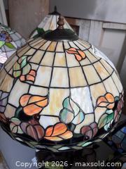 MaxSold Auction: Tiffany-Style Stained Glass Table Lamp With Floral Design - Hamilton (Ontario, Canada) SELLER MANAGED Downsizing Online Auction -  Sherman Avenue South