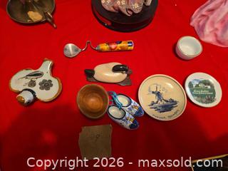 MaxSold Auction: Assorted Delft & Canadian Souvenir Ceramic Miniatures - Calgary (Alberta, Canada) PARTNER MANAGED Downsizing Online Auction - Cedar Crescent Southwest (CONDO)