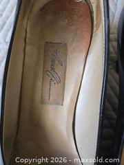 MaxSold Auction: Women's Black Patent Pointed-Toe Pumps Size 9 Quad A - Calgary (Alberta, Canada) PARTNER MANAGED Downsizing Online Auction - Cedar Crescent Southwest (CONDO)