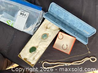 MaxSold Auction: Lot of 4–6 Mixed Jewelry with Pearls, Jade & Onyx - Kawartha Lakes (Ontario, Canada) PARTNER MANAGED Downsizing Online Auction - Sugarbush Trail