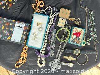 MaxSold Auction: Mixed Vintage Costume Jewelry Lot — Necklaces, Bracelets, Earrings - Kawartha Lakes (Ontario, Canada) PARTNER MANAGED Downsizing Online Auction - Sugarbush Trail