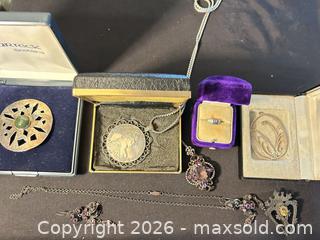 MaxSold Auction: Victorian-Style Mixed Metal Jewelry Lot with Glass Stones - Kawartha Lakes (Ontario, Canada) PARTNER MANAGED Downsizing Online Auction - Sugarbush Trail