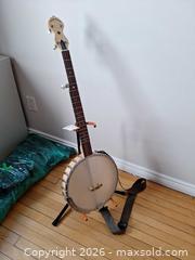 MaxSold Auction: Gold Tone 4-String Open-Back Banjo A - Ottawa (Ontario, Canada) Moving Online Auction - Waverley Street