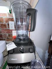 MaxSold Auction: Vitamix Professional Series 200 Countertop Blender B - Ottawa (Ontario, Canada) Moving Online Auction - Waverley Street