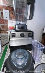 MaxSold Auction: Vitamix Professional Series 200 Countertop Blender B - Ottawa (Ontario, Canada) Moving Online Auction - Waverley Street