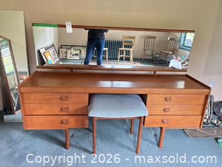 MaxSold Auction: Mid-Century Vanity Dressing Table with Mirror & Stool - Oak Bay (British Columbia, Canada) PARTNER MANAGED Moving Online Auction - Byng Street