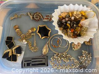 MaxSold Auction: Costume Jewelry with Some Damage - Addington Highlands (Ontario, Canada) PARTNER MANAGED Downsizing Online Auction - Highway 41