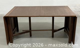 MaxSold Auction: Expanding dining table - Parma (New York, USA) SELLER MANAGED Reseller Online Auction - Upton Street