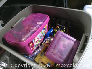 MaxSold Auction: Bin of legos - Upper Moreland Township (Pennsylvania, USA) SELLER MANAGED Charity/Fundraising Online Auction - Davisville Road