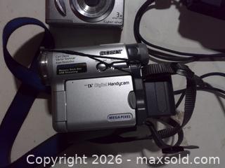 MaxSold Auction: cameras - Upper Moreland Township (Pennsylvania, USA) SELLER MANAGED Charity/Fundraising Online Auction - Davisville Road