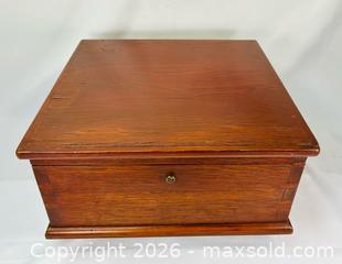 MaxSold Auction: E.S. Ritchie Marine Compass in Oak Case | From Yacht Argossy of Lt. Governor Louis Orville Breithaupt | Circa 1925 - Maxsold Signature - Museum-Quality Artifacts, Ancient Antiquities and Collector Finds (CAN and US Shipping)